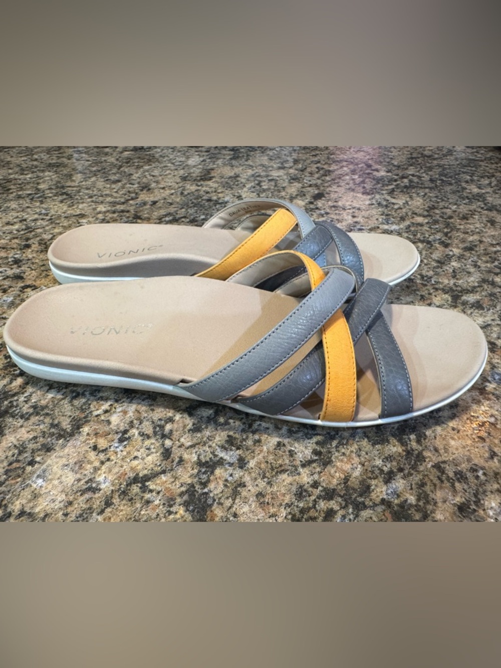 Vionic Dava Leather Strappy Flats Sandals Gray Yellow Slides Womens Sz 8 Comfort